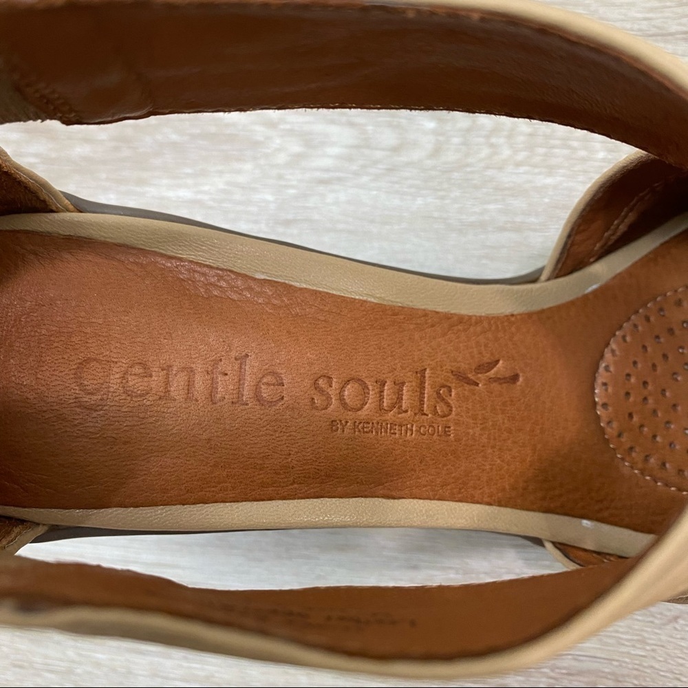 Gentle Souls “Osaka Rama” by Kenneth Cole - Picture 13 of 15